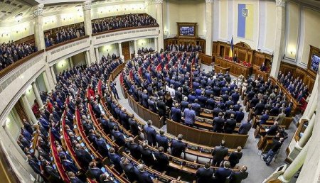 Опрос: половина граждан Украины выступает за досрочные выборы в Раду