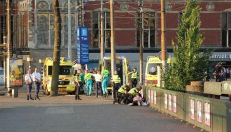 В Амстердаме автомобиль врезался в толпу пешеходов (ФОТО)