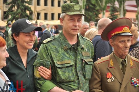 Захарченко наградил Юлию Чичерину (ФОТО)