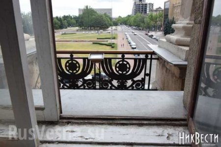 Типичная Украина: Мэр Николаева сбежал от полиции через окно (ФОТО)