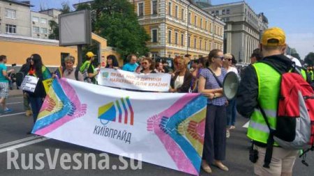 В Киеве проходит марш гомосексуалистов: начались стычки — ТРАНСЛЯЦИЯ. Смотрите и комментируйте с «Русской Весной»