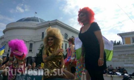 В Киеве проходит марш гомосексуалистов: начались стычки — ТРАНСЛЯЦИЯ. Смотрите и комментируйте с «Русской Весной»