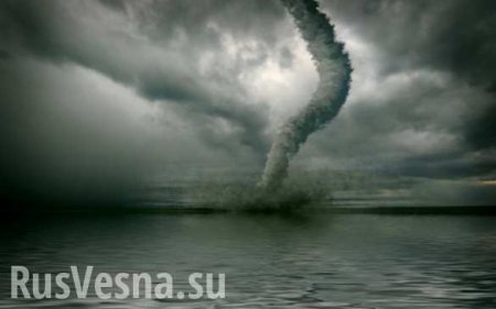 Огромный смерч появился у берегов Крыма (ФОТО)