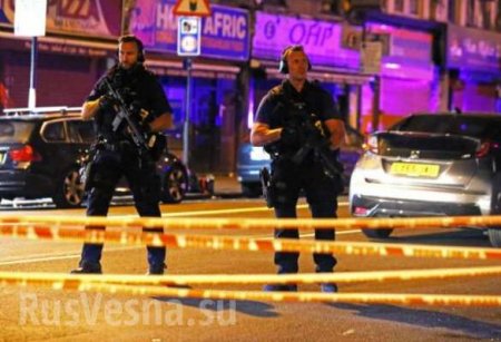 Теракт в Лондоне: фургон въехал в толпу, есть жертвы (ФОТО, ВИДЕО)