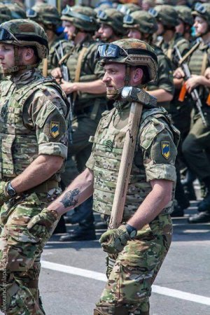 Парад нацистов-язычников: что означает молот, с которым «азовцы» маршировали по Мариуполю