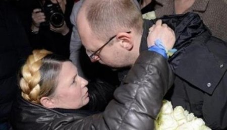 Тимошенко возмущена цинизмом Порошенко при награждении Яценюка орденом