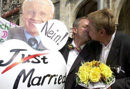 Германия отгораживается от России гей-кордоном