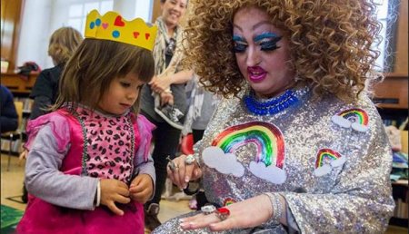 Их нравы: В Нью-Йорке детское шоу трансвестита уже год пользуется огромной популярностью (ФОТО, ВИДЕО)