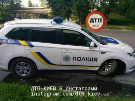 Украинская полиция продолжает уничтожать собственные автомобили: В Днепродзержинске патрульные разбили новый гибридный Outlander