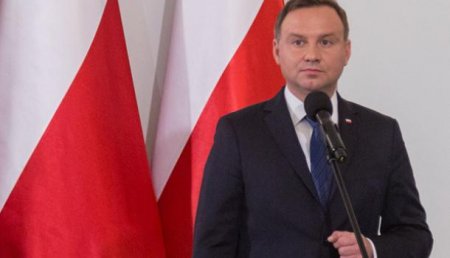 Президент Польши подписал поправки в предусматривающий снос советских памятников закон