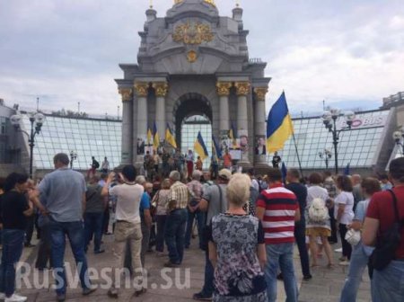 Очередной Майдан в центре Киева пока проходит без огонька (ФОТО, ВИДЕО)