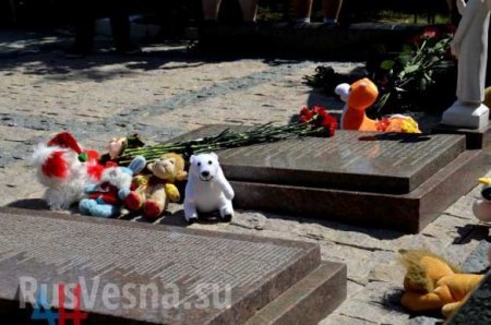 В Горловке в третью годовщину со дня начала обстрелов города открыли мемориал погибшим жителям (ФОТО)