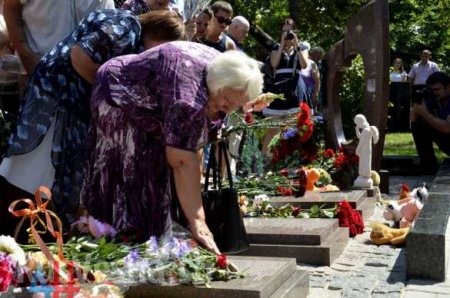 В Горловке в третью годовщину со дня начала обстрелов города открыли мемориал погибшим жителям (ФОТО)