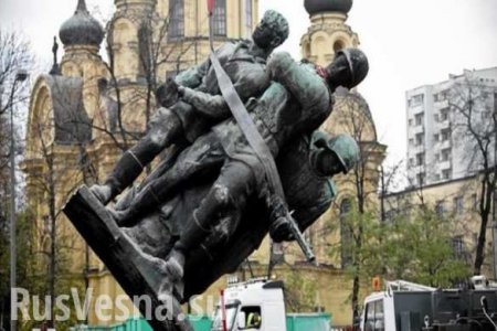 Москва готовит асимметричный ответ Польше на снос советских памятников