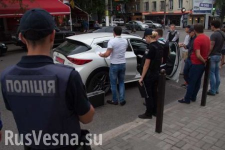 Это Украина: пешеход-наркоман походил по крыше автомобиля, водитель открыл стрельбу (ФОТО, ВИДЕО)