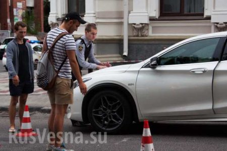 Это Украина: пешеход-наркоман походил по крыше автомобиля, водитель открыл стрельбу (ФОТО, ВИДЕО)