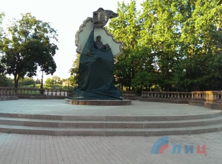 ВАЖНО: В Луганске прогремел взрыв у памятника погибшим ополченцам