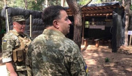 Полторак гордится стойкостью и патриотизмом украинских бойцов и бытовыми условиями в зоне «АТО»