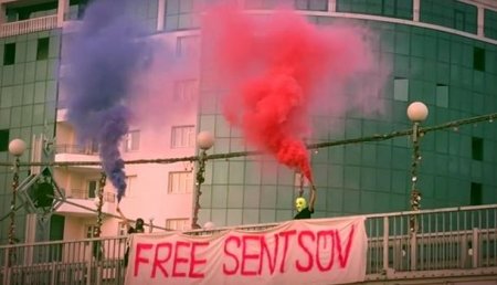 Pussy Riot устроили акцию в поддержку террориста Сенцова