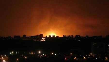 В результате обстрелов Донецка горят жилые дома