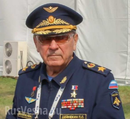 Первый главком ВВС 79-летний Герой России поднял в воздух легенду Второй мировой — «Дуглас» (ФОТО)