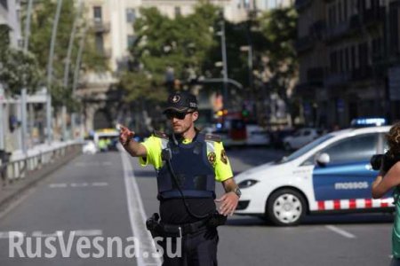 Подозреваемые в наезде на толпу в Барселоне захватили заложников