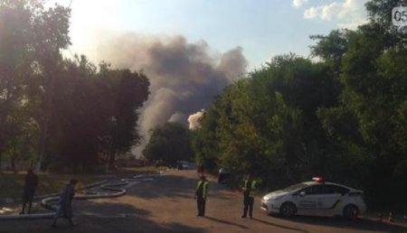 В Днепропетровске горят склады, огонь перебросился на дома