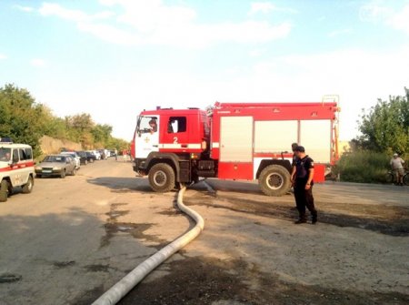 В Днепропетровске горят склады, огонь перебросился на дома
