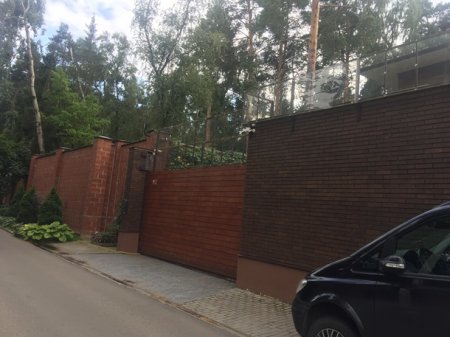 Украинские журналисты заявили, что засняли дом Януковича в Подмосковье