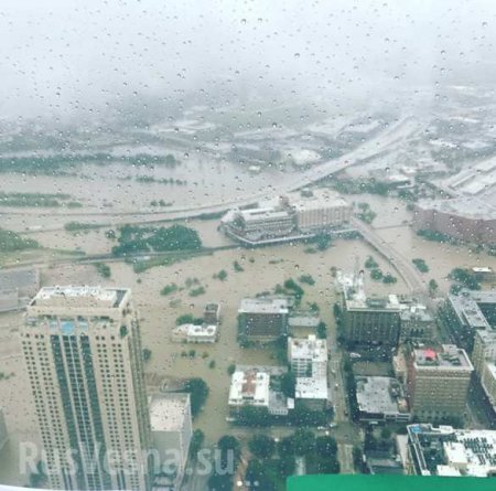 Хьюстон, у вас проблемы: столицу Техаса накрыло масштабное наводнение (ФОТО, ВИДЕО)