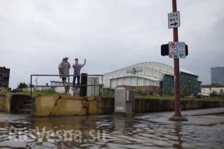 Хьюстон, у вас проблемы: столицу Техаса накрыло масштабное наводнение (ФОТО, ВИДЕО)