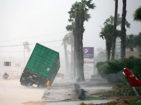 Разрыв трубопровода и утечка химикатов: последствия урагана «Харви» в Техасе (ФОТО)