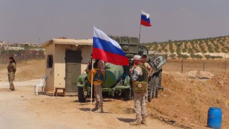 Hervorragende Fotos: die Marschsaule der russischen gepanzerten Maschinerie ist fur den Schutz der kurdischen Gebiete in Syrien eingetreten (FOTO, VIDEO)