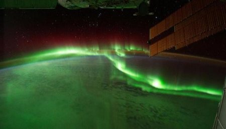 Уникальные кадры: российский космонавт показал видео полярного сияния с орбиты Земли