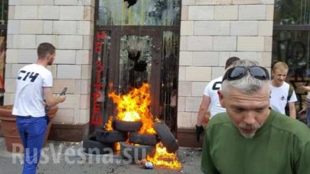 «Тут был майдан»: в центре Киева снова горят покрышки (ФОТО, ВИДЕО)