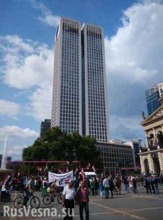 Сирия побеждает! — Сотни немцев вышли на митинг в поддержку Асада во Франкфурте (ФОТО, ВИДЕО)