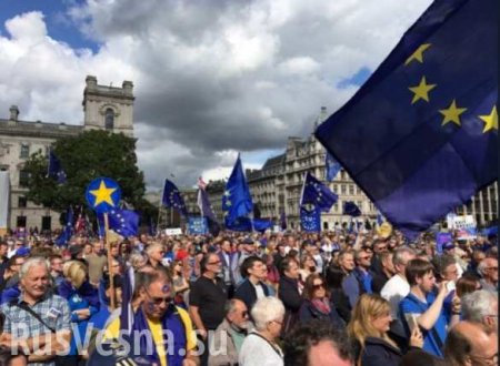 На марш протеста против Brexit в Лондоне вышли тысячи британцев (ФОТО)