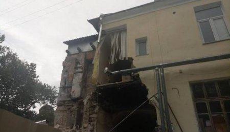 Символично: В центре Одессы развалилось здание финансового департамента
