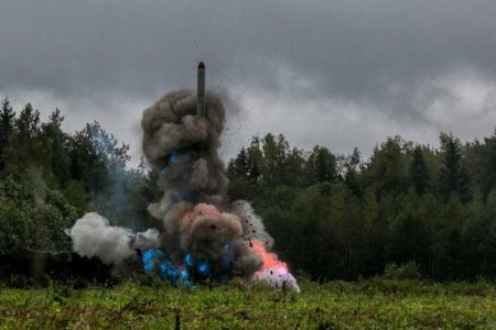 Пуск крылатой ракеты ракетного комплекса «Искандер-К» во время активной фазы учения «Запад-2017»