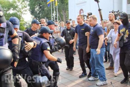 Беспорядки в Одессе: драки у горсовета и прокуратуры, десятки пострадавших полицейских (ФОТО, ВИДЕО)