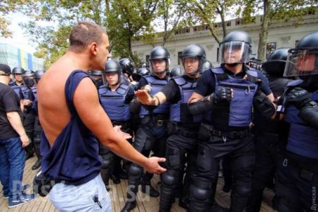 Беспорядки в Одессе: драки у горсовета и прокуратуры, десятки пострадавших полицейских (ФОТО, ВИДЕО)