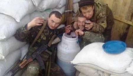 Украинских офицеров, которые пьяными охраняли склад с «Точкой-У», пообещали наказать