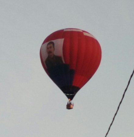 Сталин летит! — жители Калуги запустили воздушный шар с портретом «отца народов» (ФОТО)
