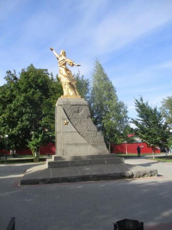 В Одессе депутат требует снять звезду с памятника «Слава труду», её напугали флагом США