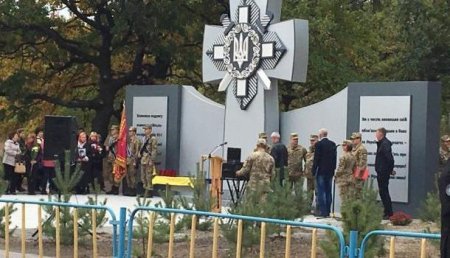 «Смерть укропам»: на Днепропетровщине подпольщики испортили памятник карателям