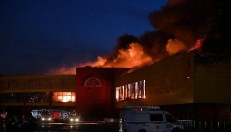 МЧС из-за пожара в ТЦ «Синдика» рекомендует не находиться на открытом воздухе