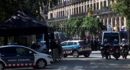 В преддверии часа икс: здание парламента Каталонии оцеплено полицией (ФОТО)