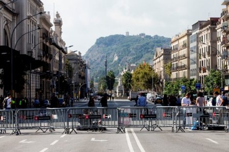 В преддверии часа икс: здание парламента Каталонии оцеплено полицией (ФОТО)