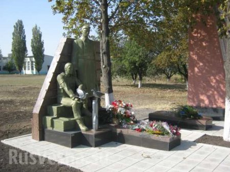 В ДНР открыли памятник ополченцам, погибшим под Иловайском (ФОТО)