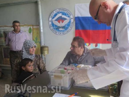 Несущие жизнь: «Руси, руси!» — сирийские дети встречают российский военный конвой (ФОТО)